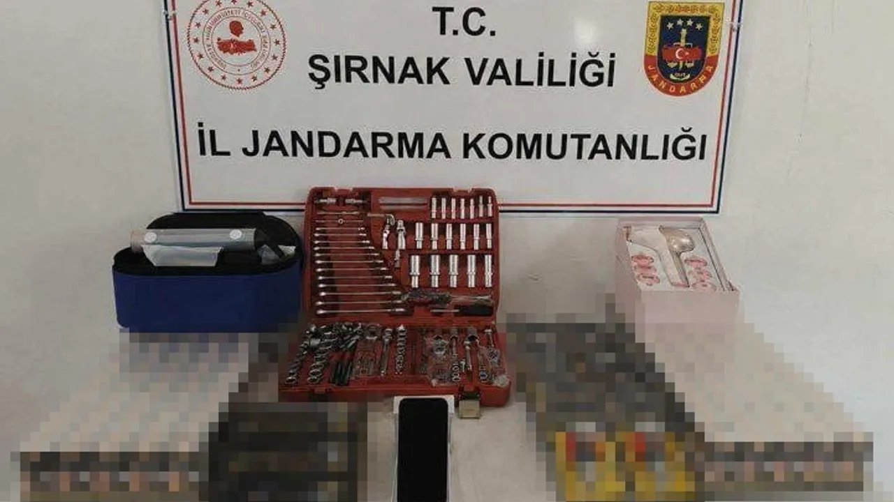 Şırnak’ta jandarma 18 milyon 764 bin liralık kaçak malzeme ele geçirdi