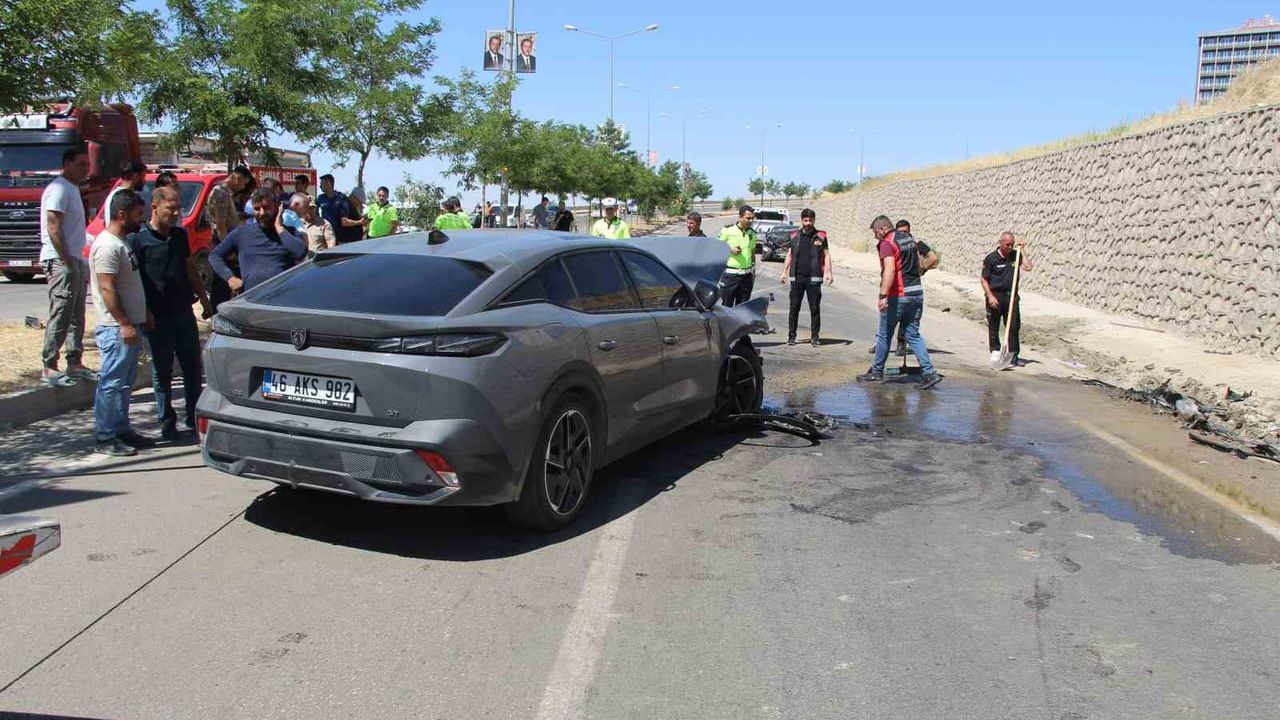 Şırnak’ta trafik kazasında öğretmen hayatını kaybetti, 3 kişi yaralandı