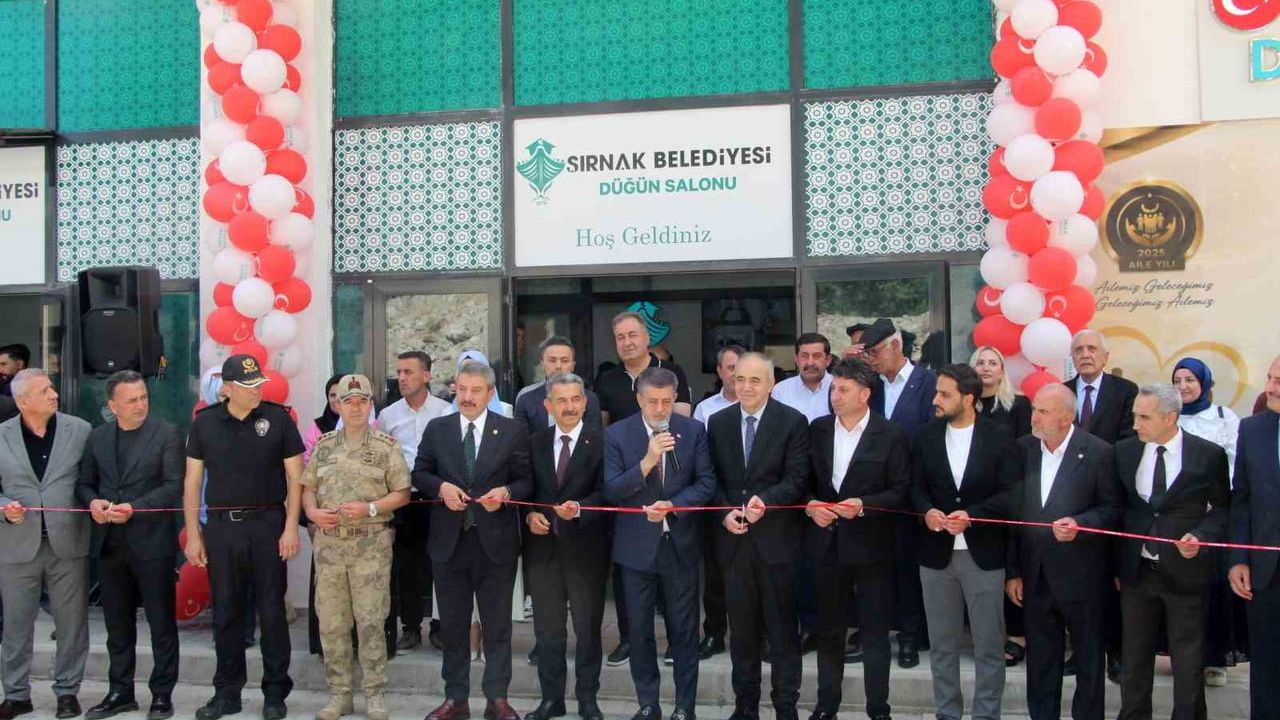 Şırnak'ta ücretsiz belediye düğün salonu açıldı