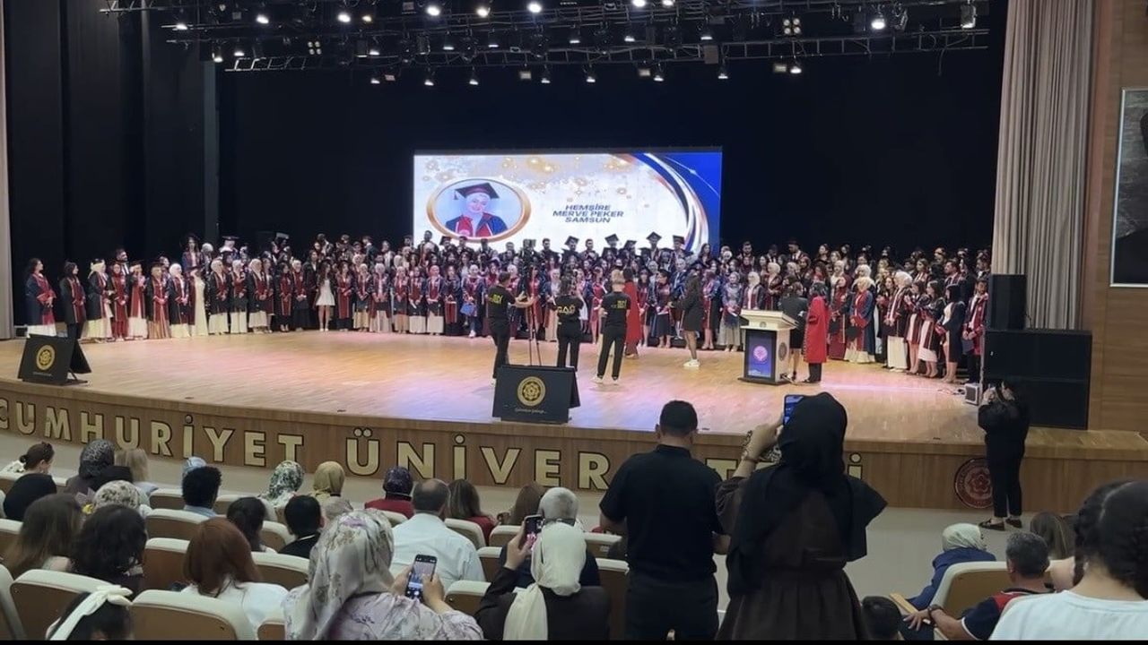 Sivas Cumhuriyet Üniversitesi hemşirelik bölümü'nde 185 öğrenci mezun oldu