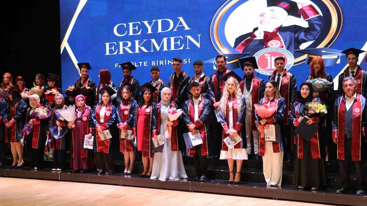 Sivas Cumhuriyet Üniversitesi İletişim Fakültesi 15. Mezuniyet Töreninde Diplomalar Verildi
