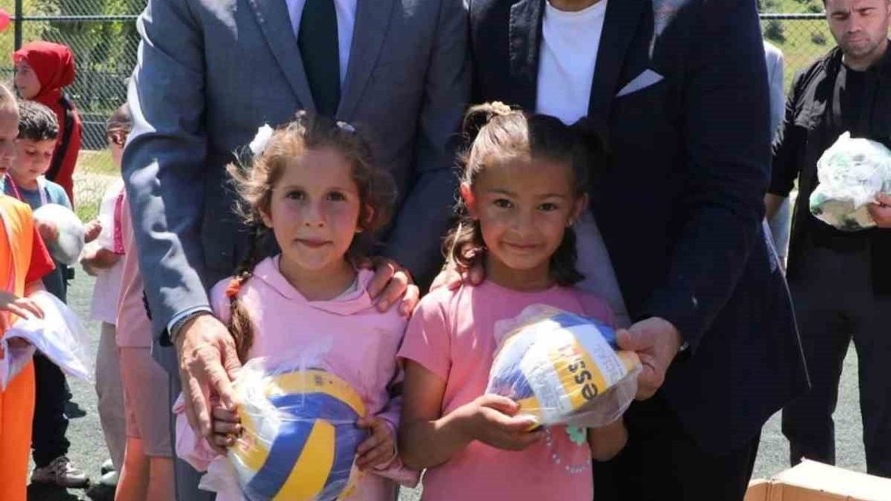 Sivas Gençlik ve Spor’dan Gaziköy Şehit Ömer Yıldırım Okulu'na spor malzemesi desteği