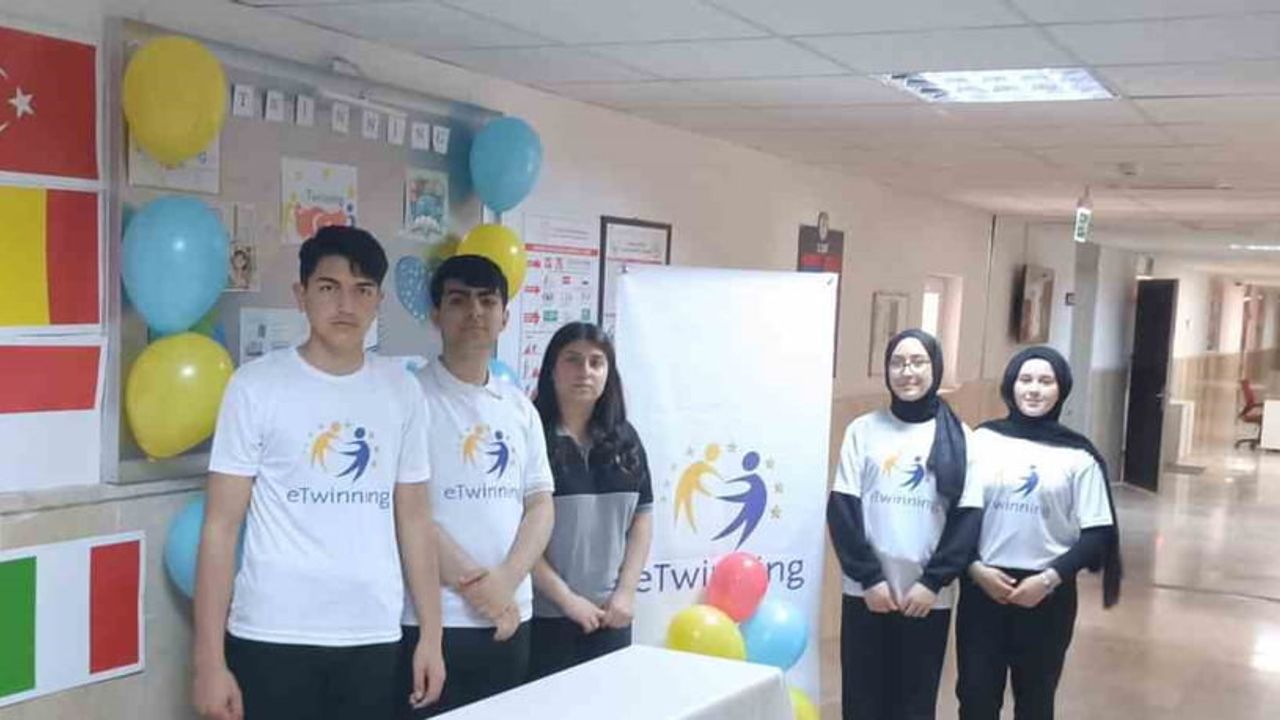 Sivas merkezli 'Creative Minds' projesiyle lise öğrencileri dijital çağa hazırlanıyor