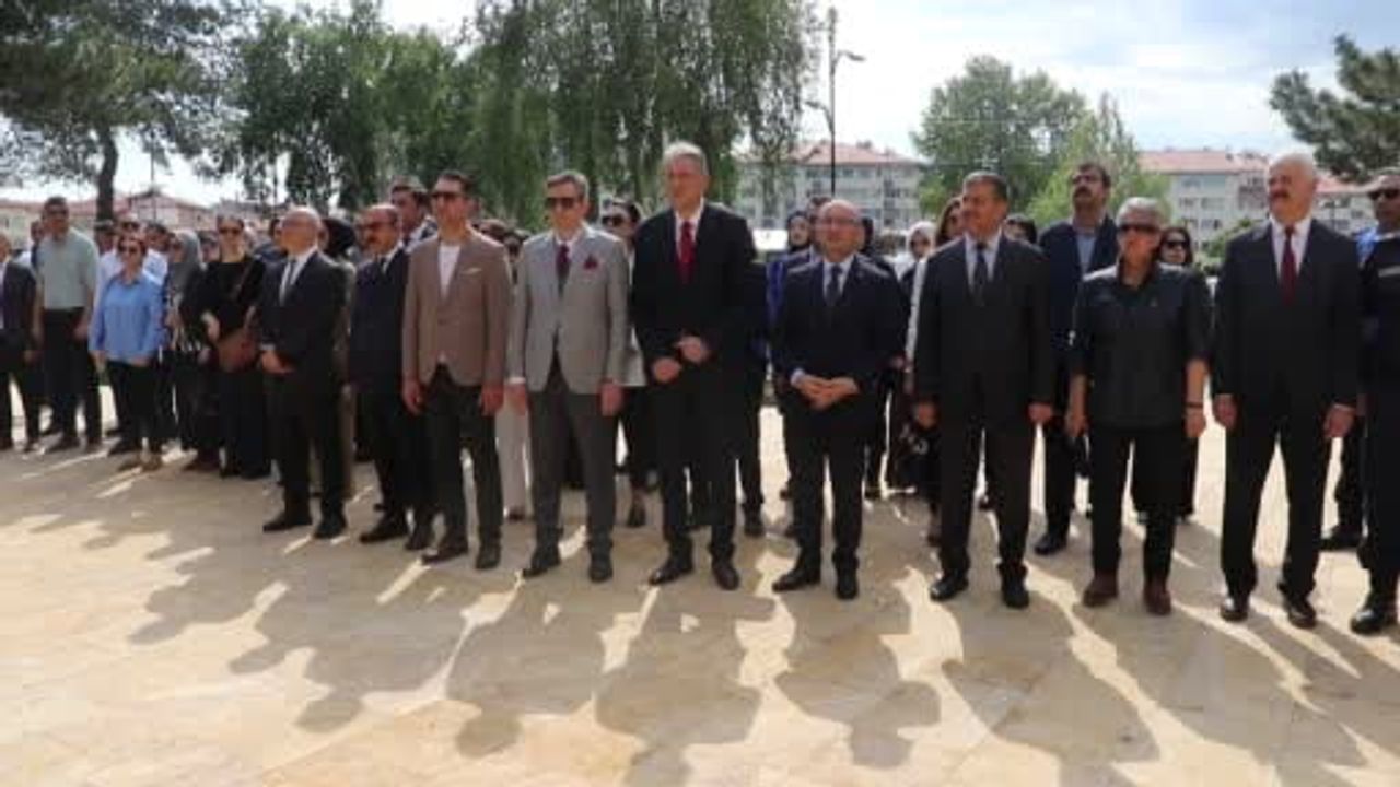Sivas'ta 6 Haziran Ceza İnfaz Personeli Günü'nde infaz koruma memurları ağırlama halayıyla renkli görüntüler sundu