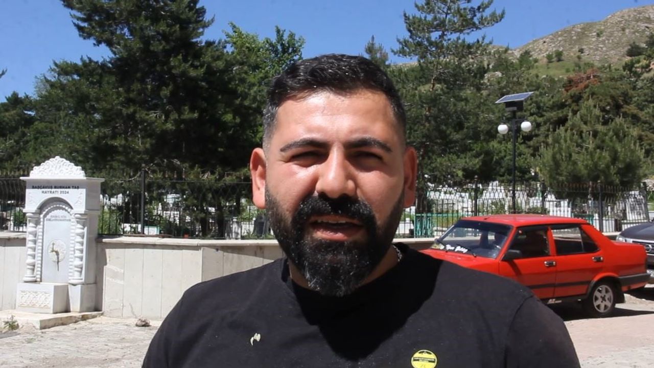 Sivas'ta Ahmethacı'da vatandaş anne ayı ve üç yavrusunu görüntüledi
