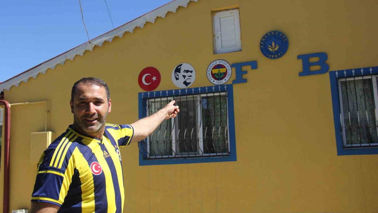 Sivas'ta Fenerbahçe sevgisi evi sarı ve laciverte boyattı
