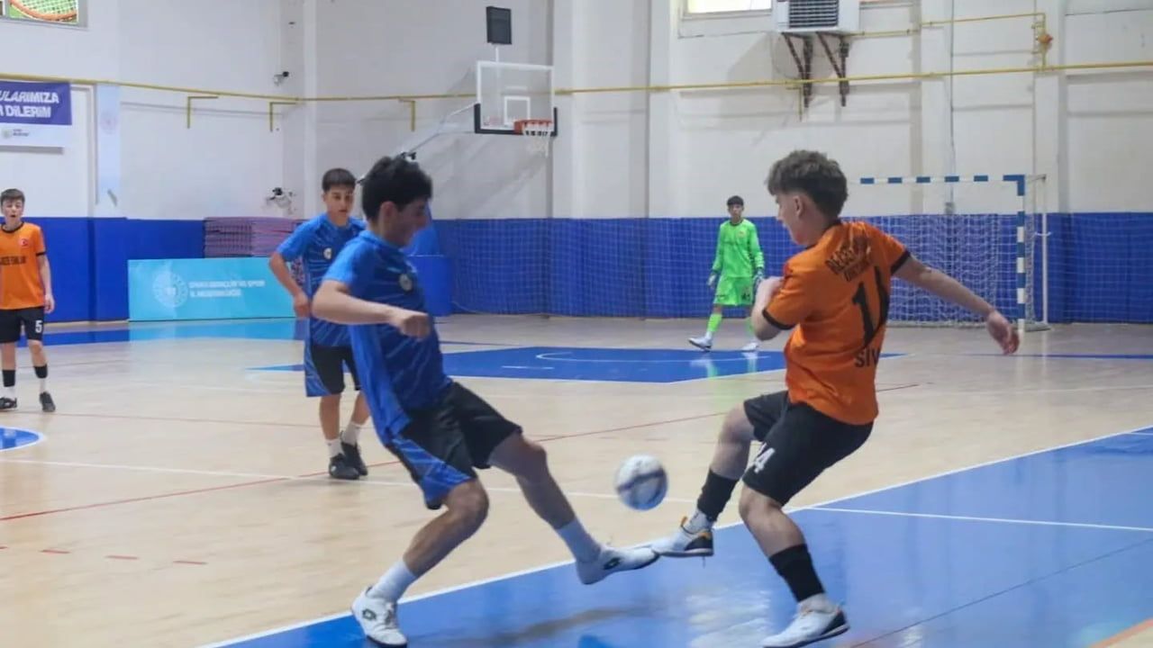 Sivas'ta futsal zirvesi: Vahide Altuğ Ortaokulu Türkiye şampiyonu