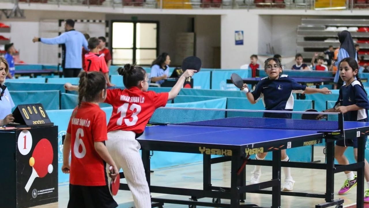 Sivas’ta Okul Sporları Masa Tenisi Minikler Müsabakaları tamamlandı