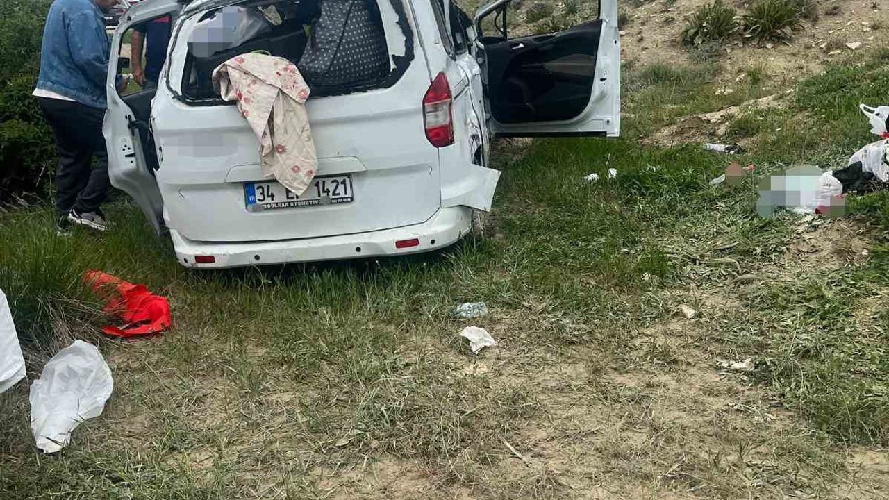 Sivas’ta takla atan otomobilde 5 kişi yaralandı