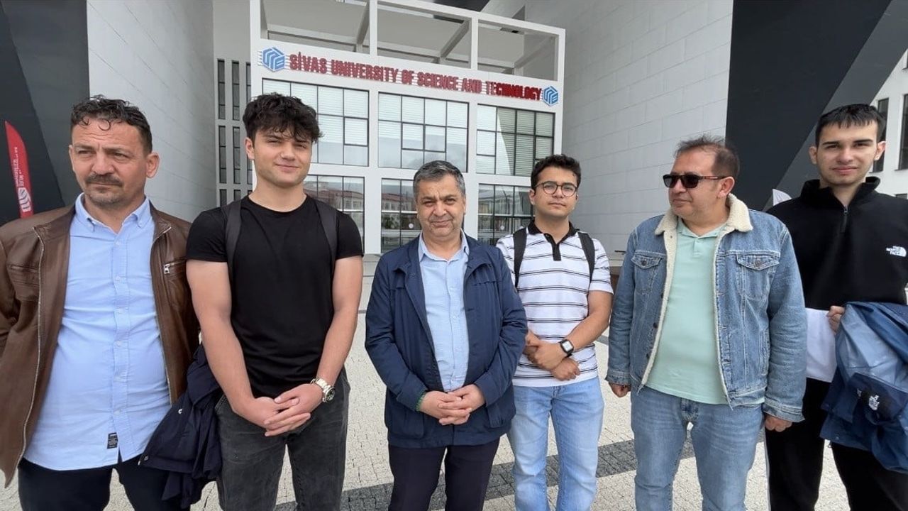 Sivas'ta üniversite adayları sınav heyecanını prova etti