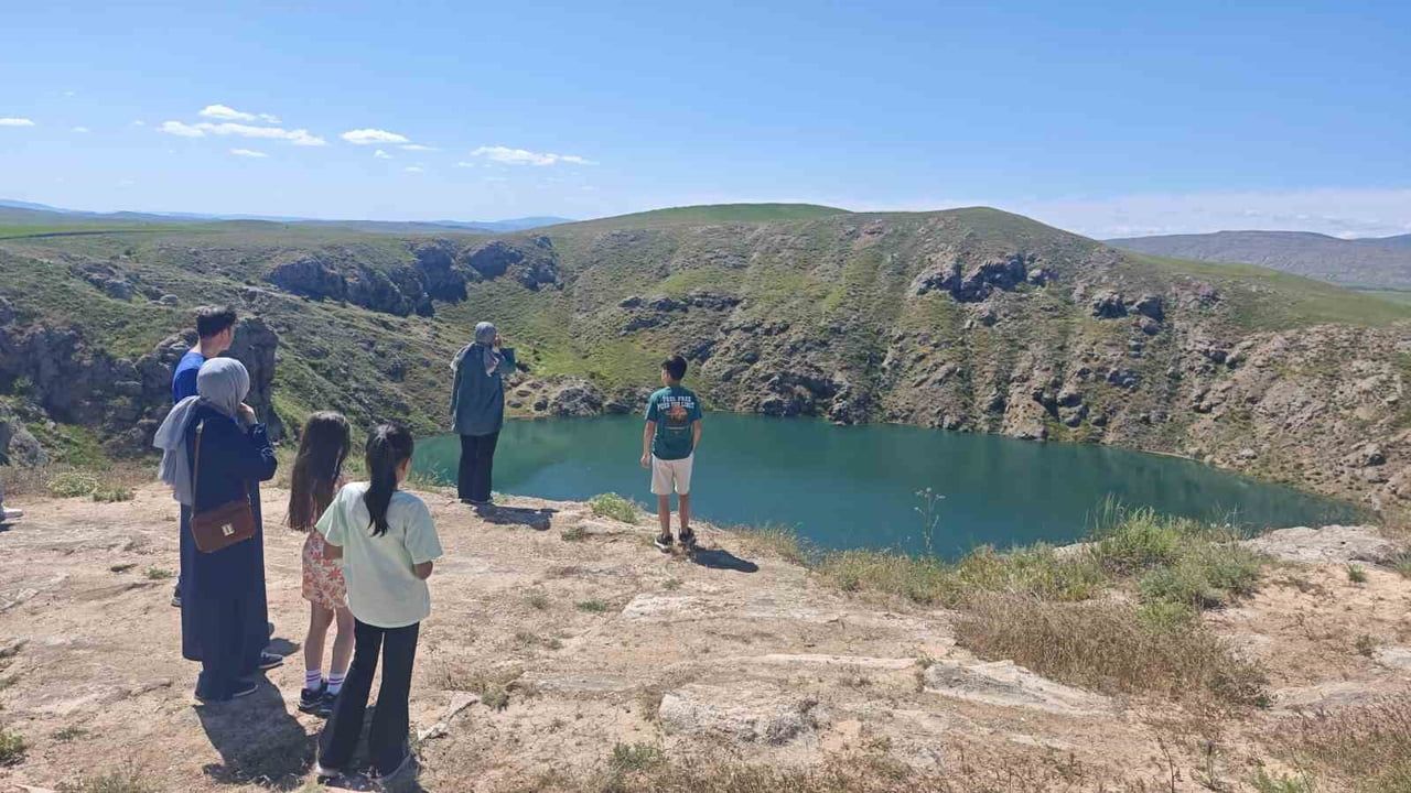 Sivas’taki Kızılçan Gölü kar erimesi ve yağışlarla doldu — Bozkırın ‘nazar boncuğu’ yeniden canlandı