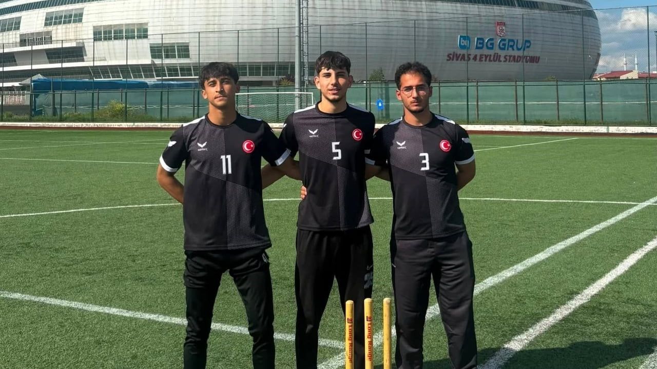 Sivaslı 4 sporcu Kriket A Millî Takımı aday kadrosuna davet edildi