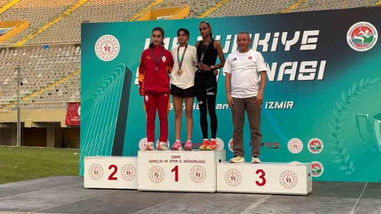 Sivaslı atletler İzmir'den iki madalya ile döndü
