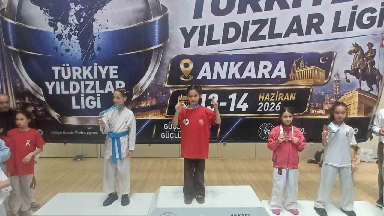 Sivaslı karateciler Ankara’dan madalyalarla döndü