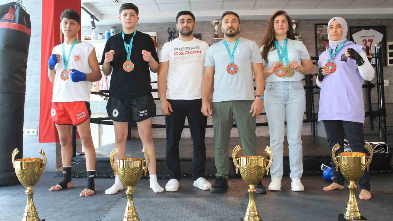 Sivaslı kick boksçular Antalya WAKO Dünya Kupası’ndan madalyalarla döndü