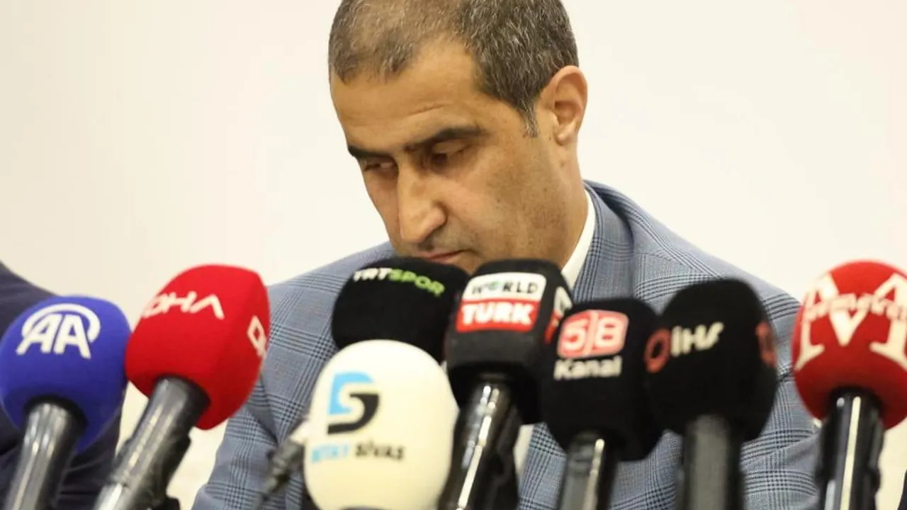 Sivasspor divan kurulu üyesi İzgi'den ödeme uyarısı