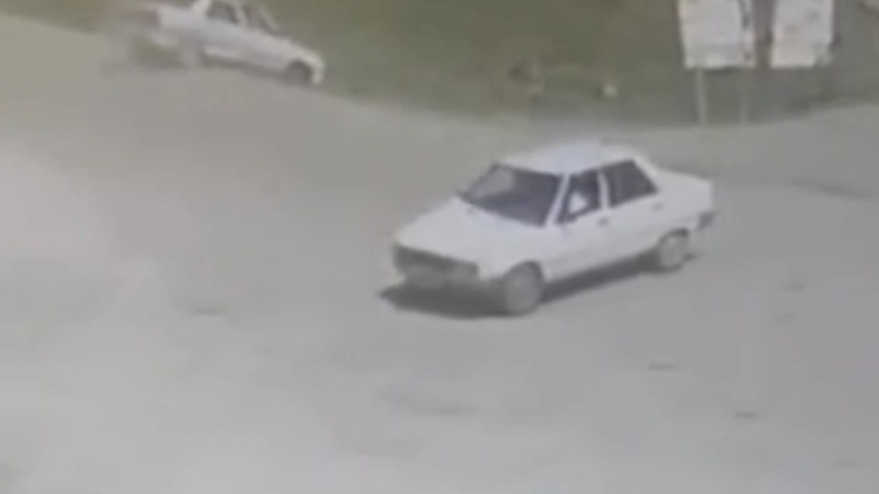Siverek'de akaryakıt istasyonu girişinde çarpışma: Otomobil şarampole düştü