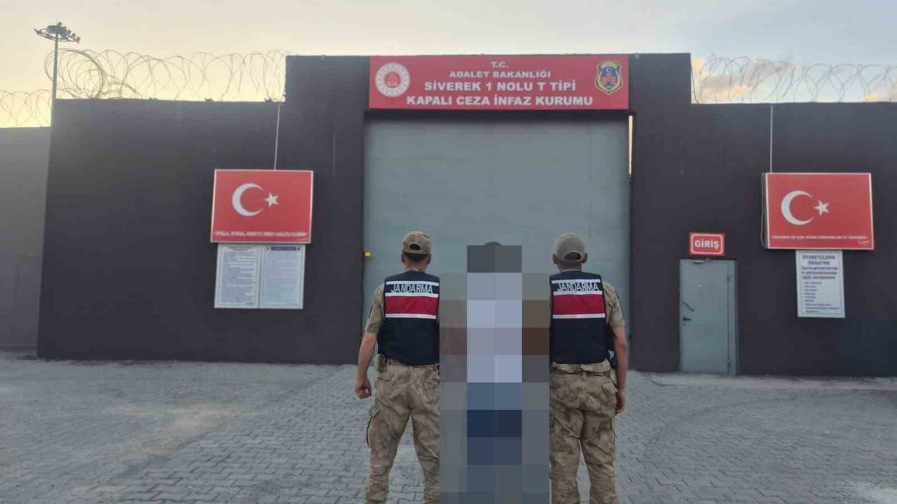 Siverek'te 7 yıl 6 ay hapis cezasıyla aranan M.G. jandarma tarafından yakalandı