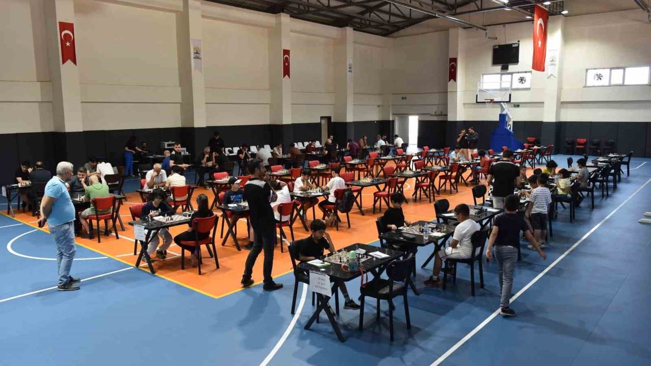 Siverek’te babalar günü satranç turnuvası başladı