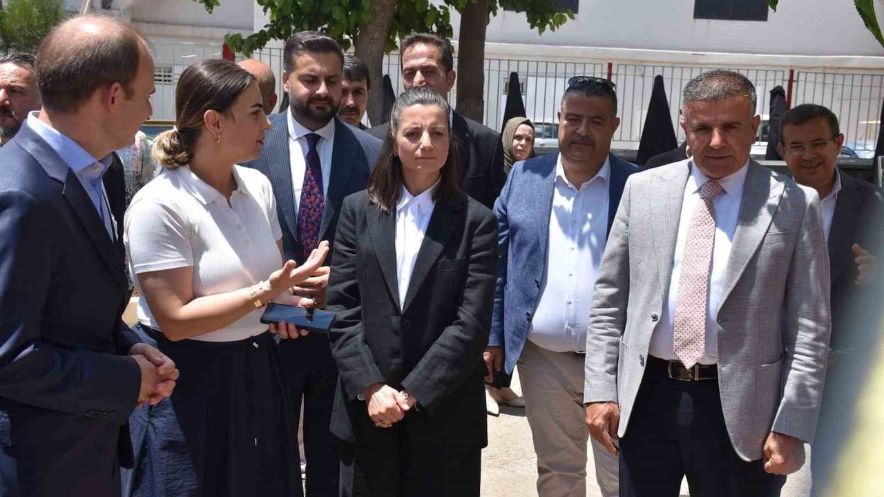 Siverek'te Hayat Boyu Öğrenme Haftası'nda Halk Eğitimi kursiyerlerinin el emeği ürünleri sergilendi