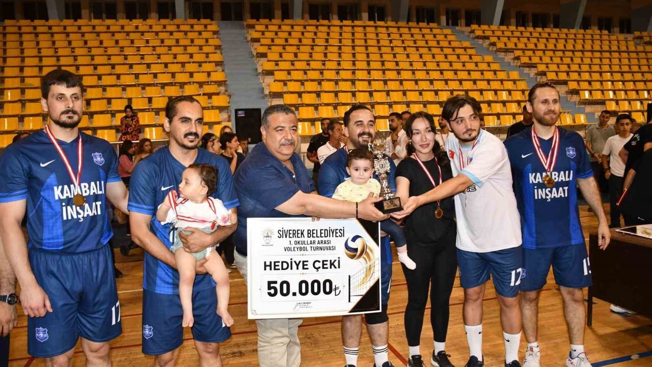 Siverek’te öğretmenler arası voleybol turnuvası tamamlandı