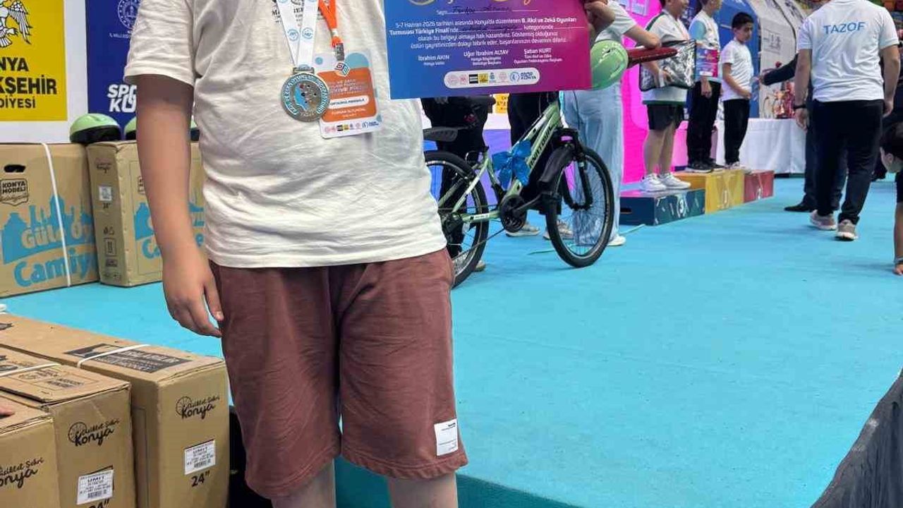 Siverekli Öğrenci Furkan Altundal, 8. Akıl ve Zekâ Oyunları Mangala Kategorisinde Türkiye Birincisi