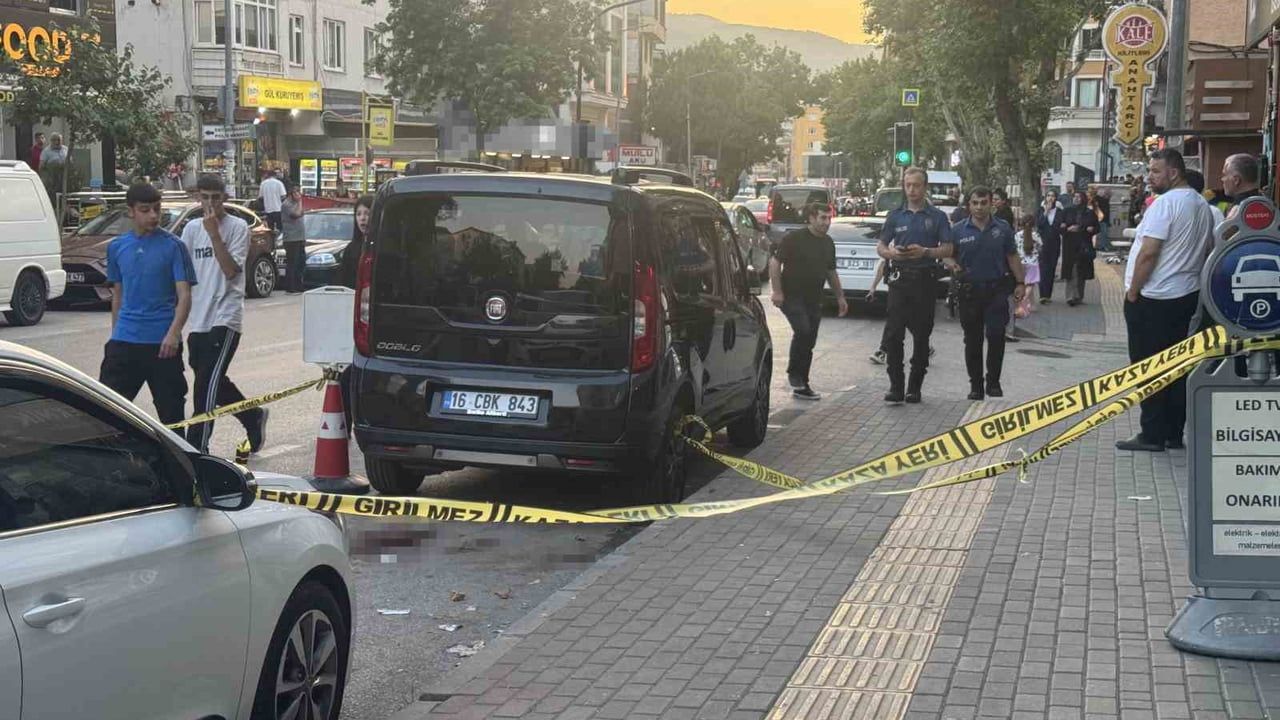 Sosyal medyada başlayan husumet bıçaklı kavgada 22 yaşındaki genç hayatını kaybetti