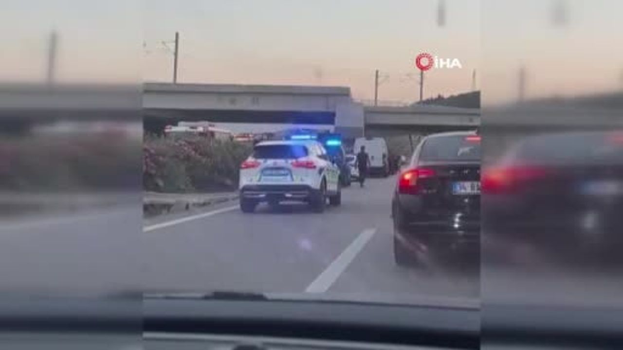 Su yüklü tır hızlı tren köprüsü ayağına çarptı: 1 ölü