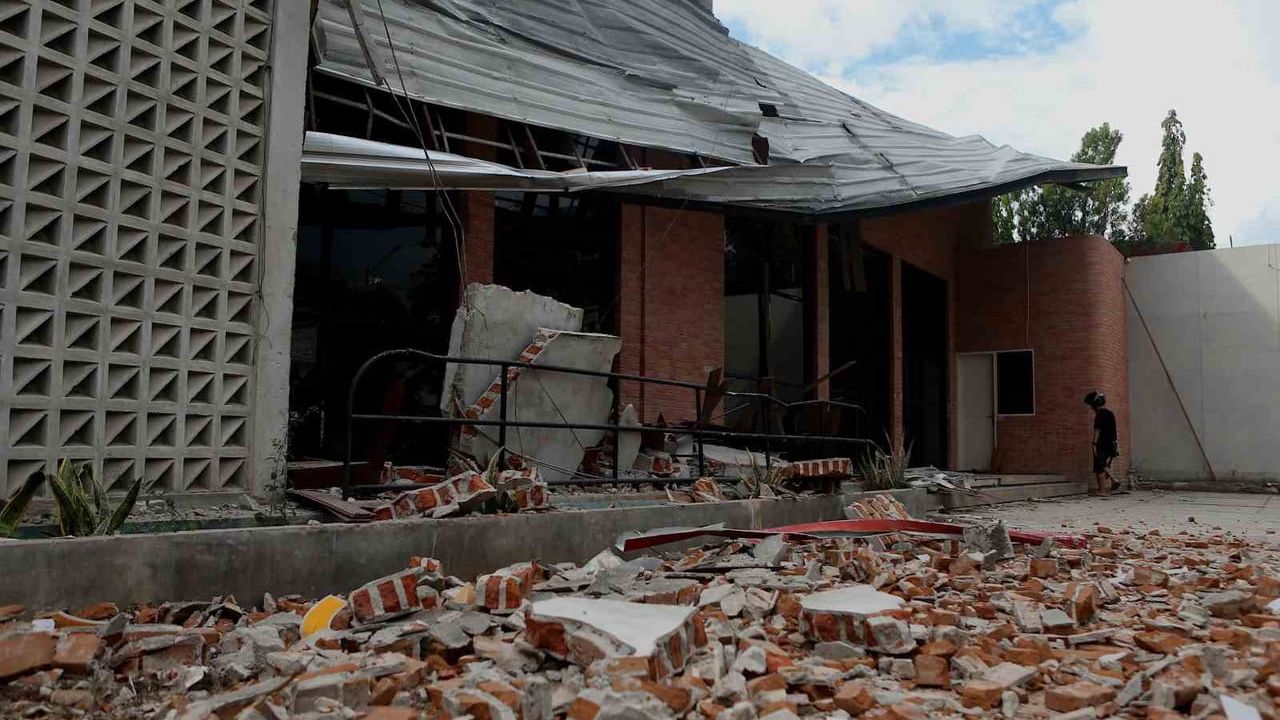 Sulawesi'de 6.7 büyüklüğündeki depremde 1 kişi hayatını kaybetti, 38 kişi yaralandı