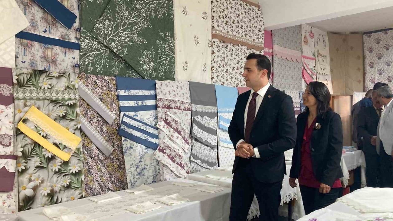 Sultandağı Halk Eğitim Merkezi’nde yılsonu sergisi açıldı