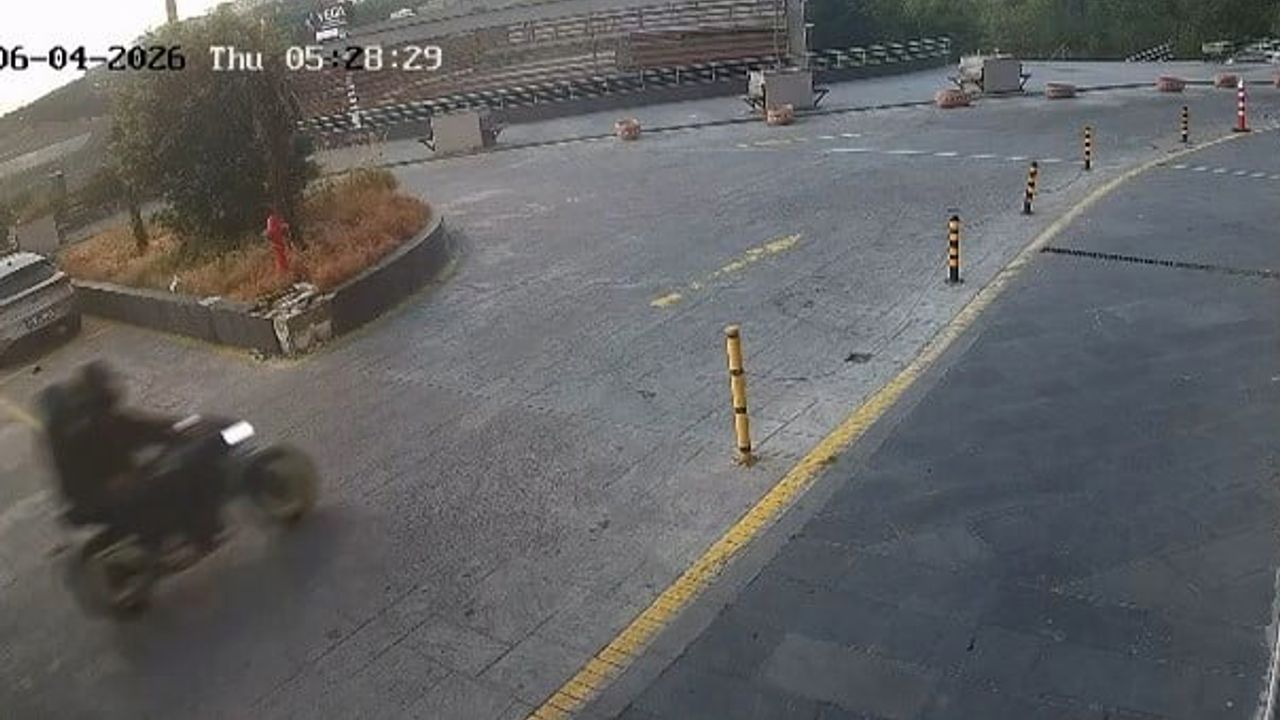 Sultangazi'de Vega AVM önünde silahlı saldırı: Saldırı anı güvenlik kamerasında