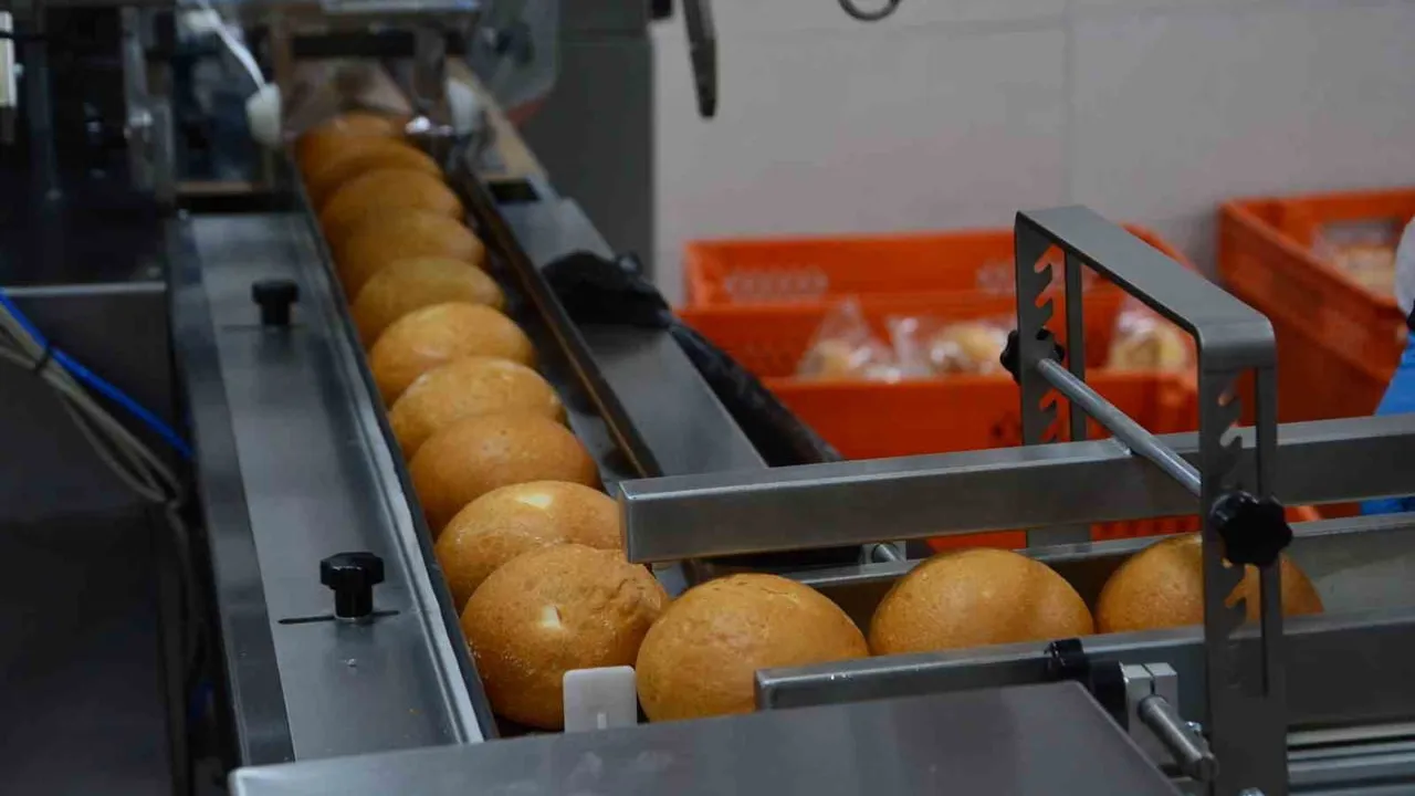 Sungurlu Belediyesi halk ekmek fabrikası hizmete açıldı: günde 10 bin ekmek üretiliyor