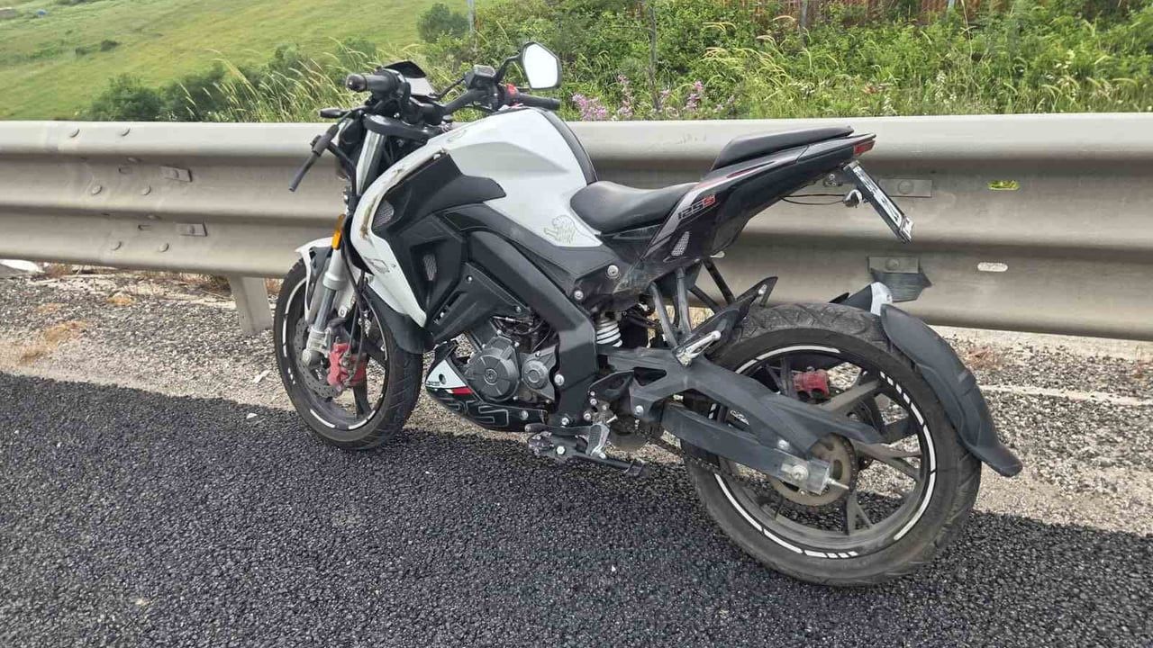 Süpürgelik mevkiinde motosiklet virajda savruldu: Sürücü Enes S. ağır yaralandı