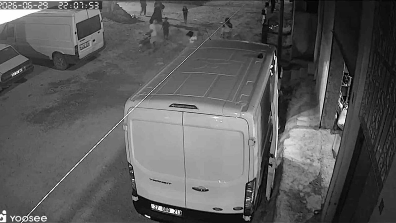 Suruç’ta iki çocuğun yaralandığı patlama anı güvenlik kamerasında