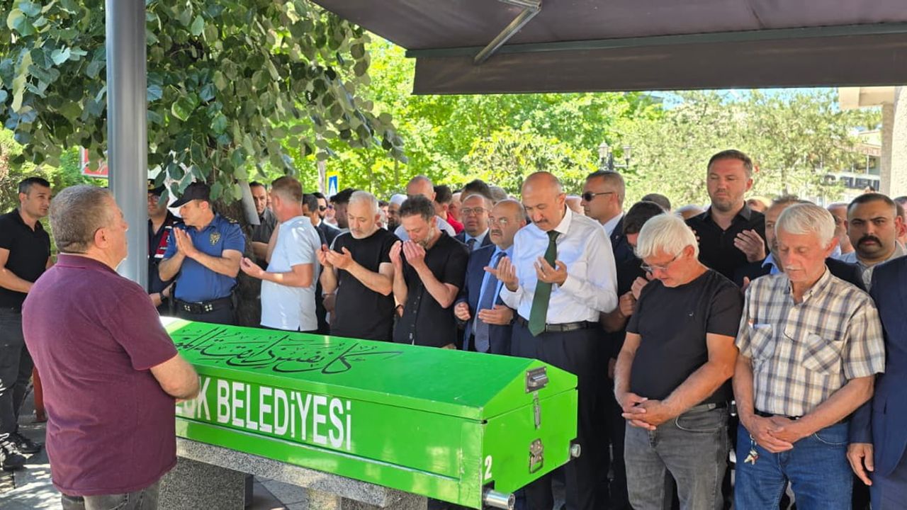 Susurluklu Fahrettin Şener bahçede hayatını kaybetti; cenaze Susurluk'ta toprağa verildi