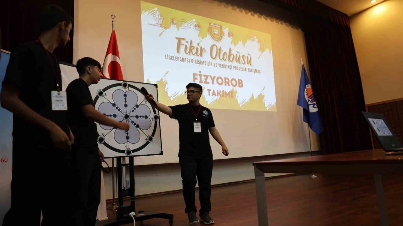Synaptech takımı Fikir Otobüsü yarışmasında birinci oldu