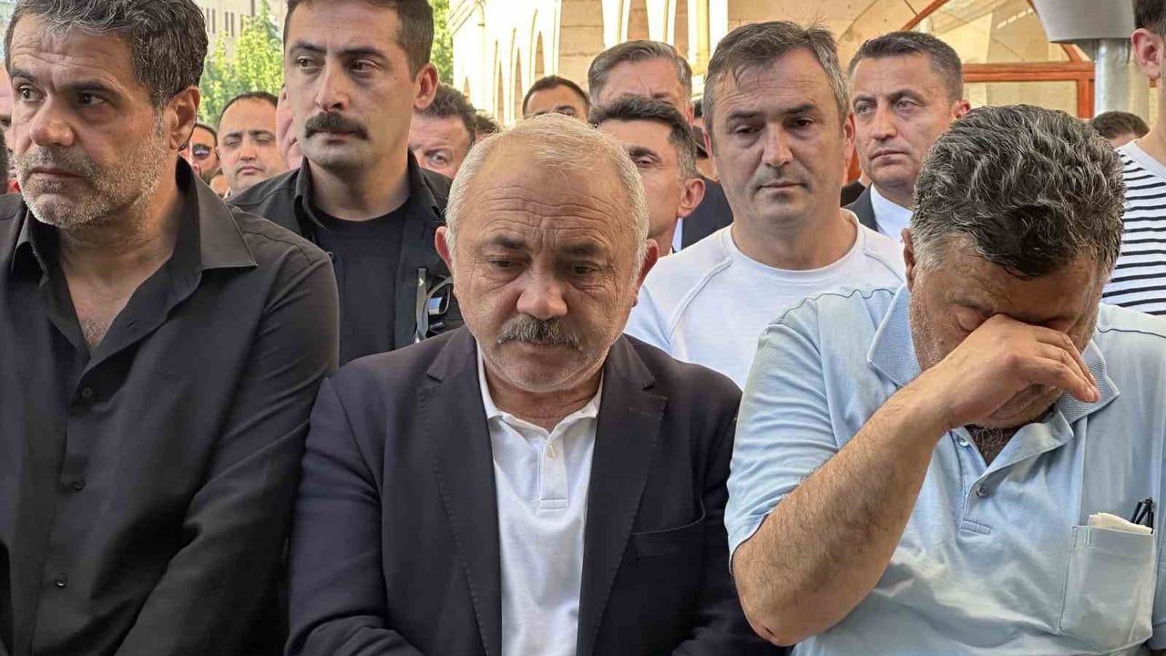Tabancayla hayatına son veren şahıs toprağa verildi
