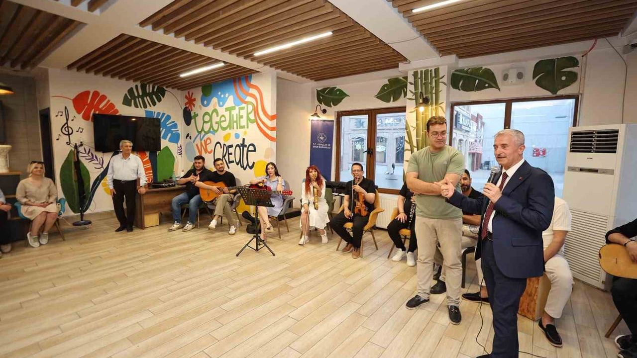 Tahmazoğlu üniversite öğrencileriyle buluştu