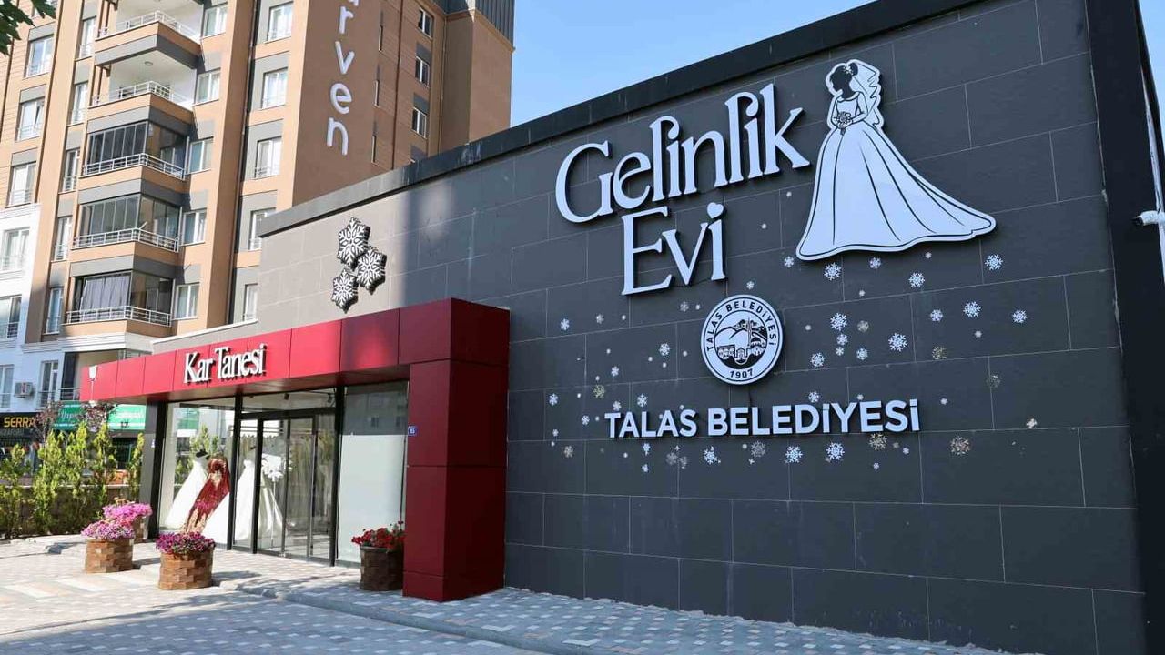 Talas Belediyesi Kar Tanesi Gelinlik Evi yeni sezonla gelin adaylarının yanında