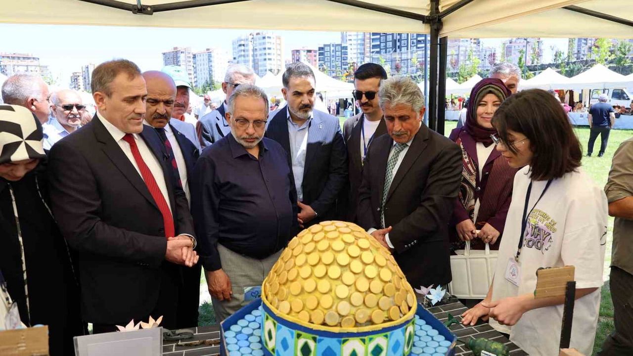 Talas’ta 'Atıktan Sanata' Şenliği: Çevre Bilinci ve Geri Dönüşüm Öne Çıktı