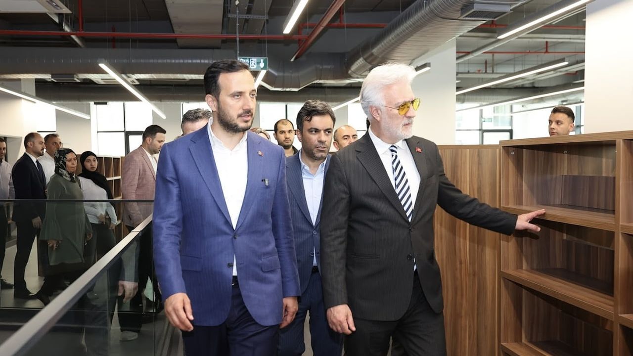 Tamer Karadağlı’dan Bağcılar’da açılacak tiyatro binası için 'süper' yorumu
