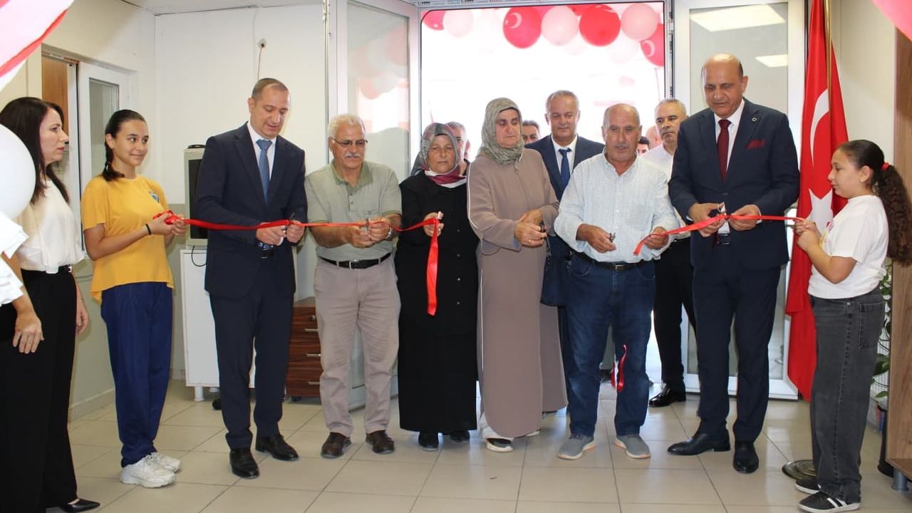 Tarsus'ta Beydeğirmeni Şehit İbrahim Öztürk Ortaokulu'nda 'Şehit İbrahim Öztürk Köşesi' Açıldı