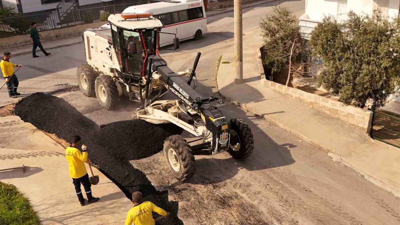 Tarsus’ta yollar yenileniyor: Asfalt yama çalışmalarıyla ulaşım konforu artıyor