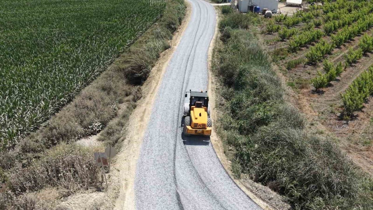 Tarsus'ta Yunus Emre Mahallesi'nde denize ulaşımı sağlayan bin 500 metrelik yol yenilendi