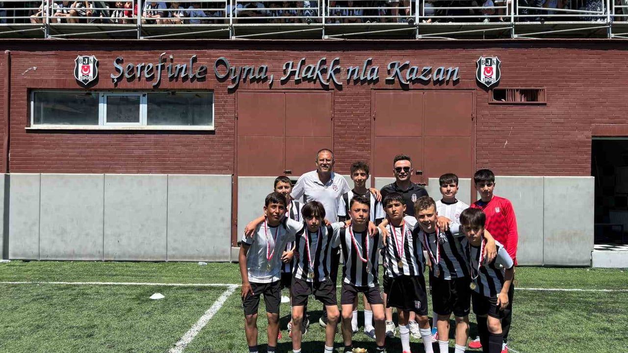 Tatvan Beşiktaş futbol okulu Türkiye ikincisi oldu