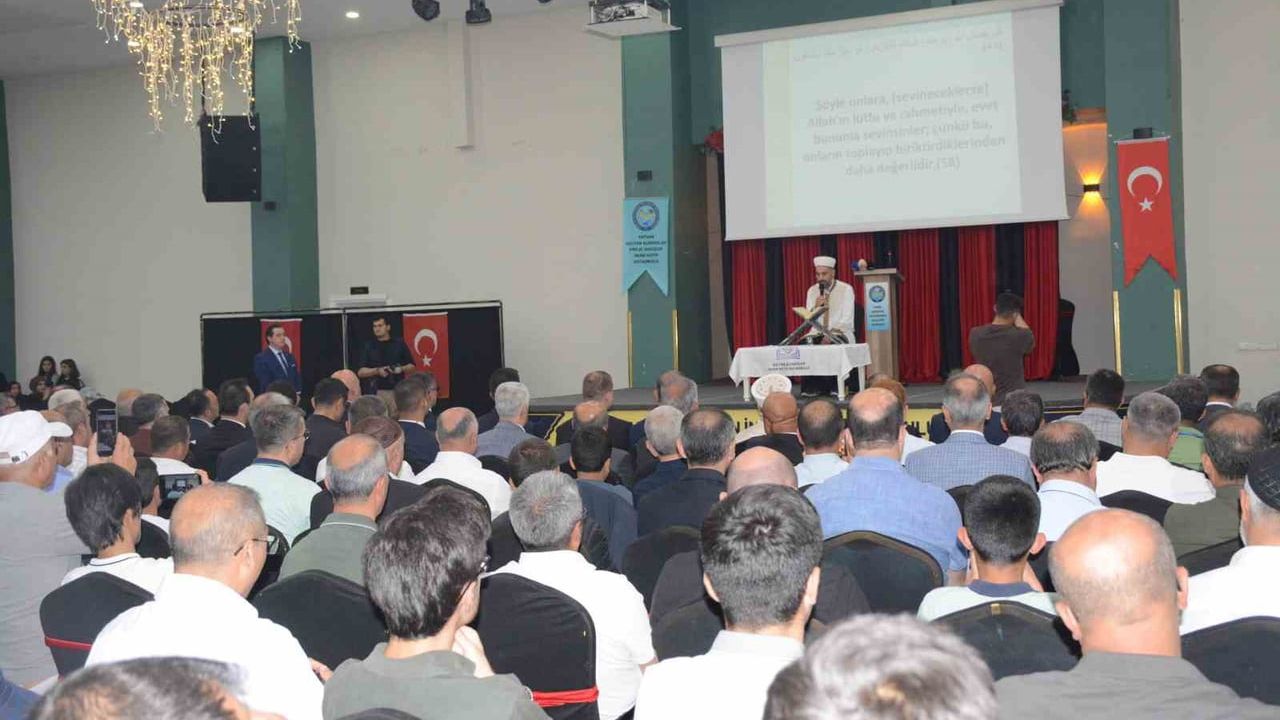 Tatvan’da görkemli hafızlık icazet merasimi: 56 hafız belge aldı