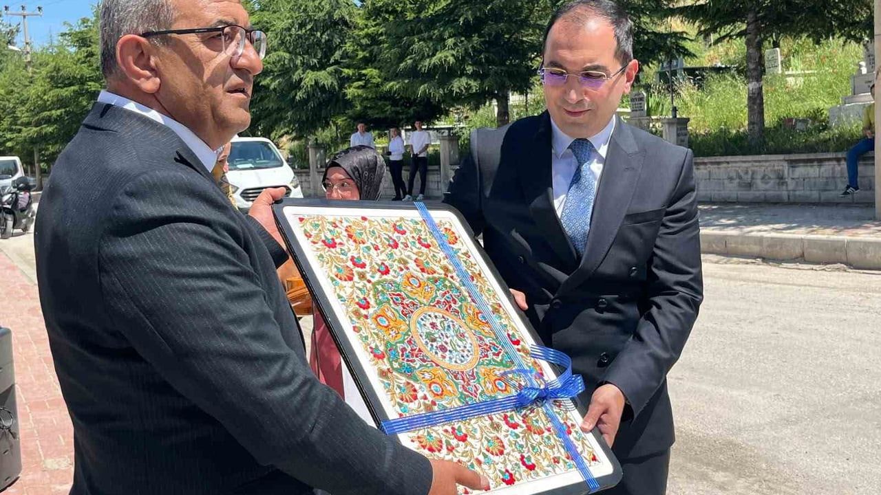 Tavşanlı'da halk eğitim kursiyerlerinin yıl sonu sergisi