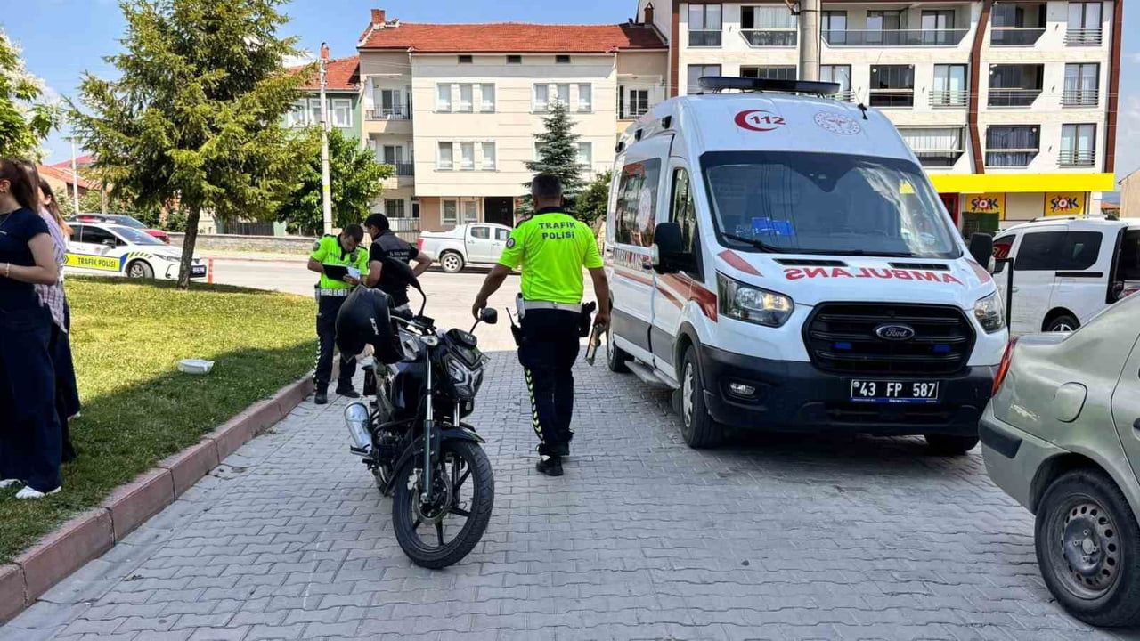 Tavşanlı'da motosiklet devrildi: 2 yaralı