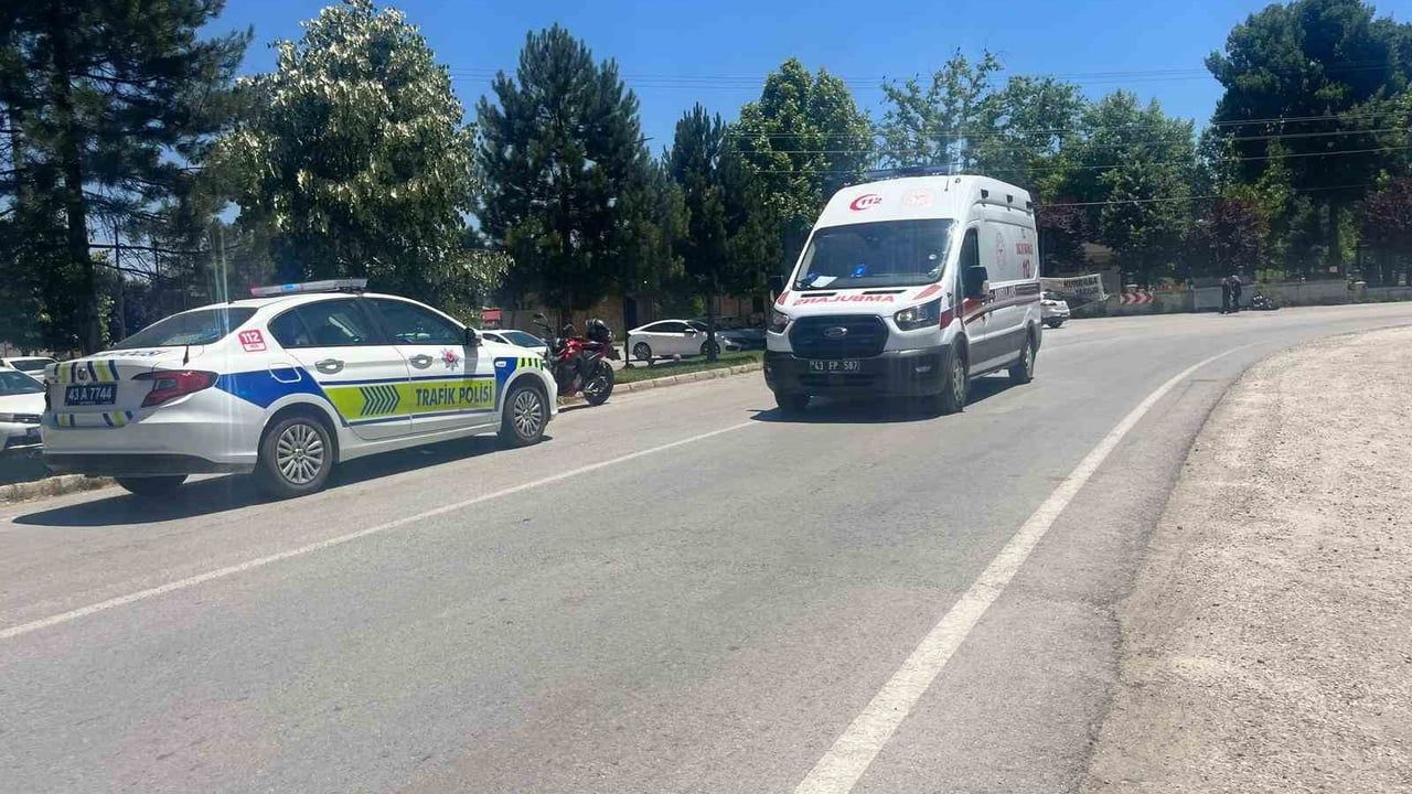 Tavşanlı'da motosiklet kazası: kask ağır yaralanmayı önledi