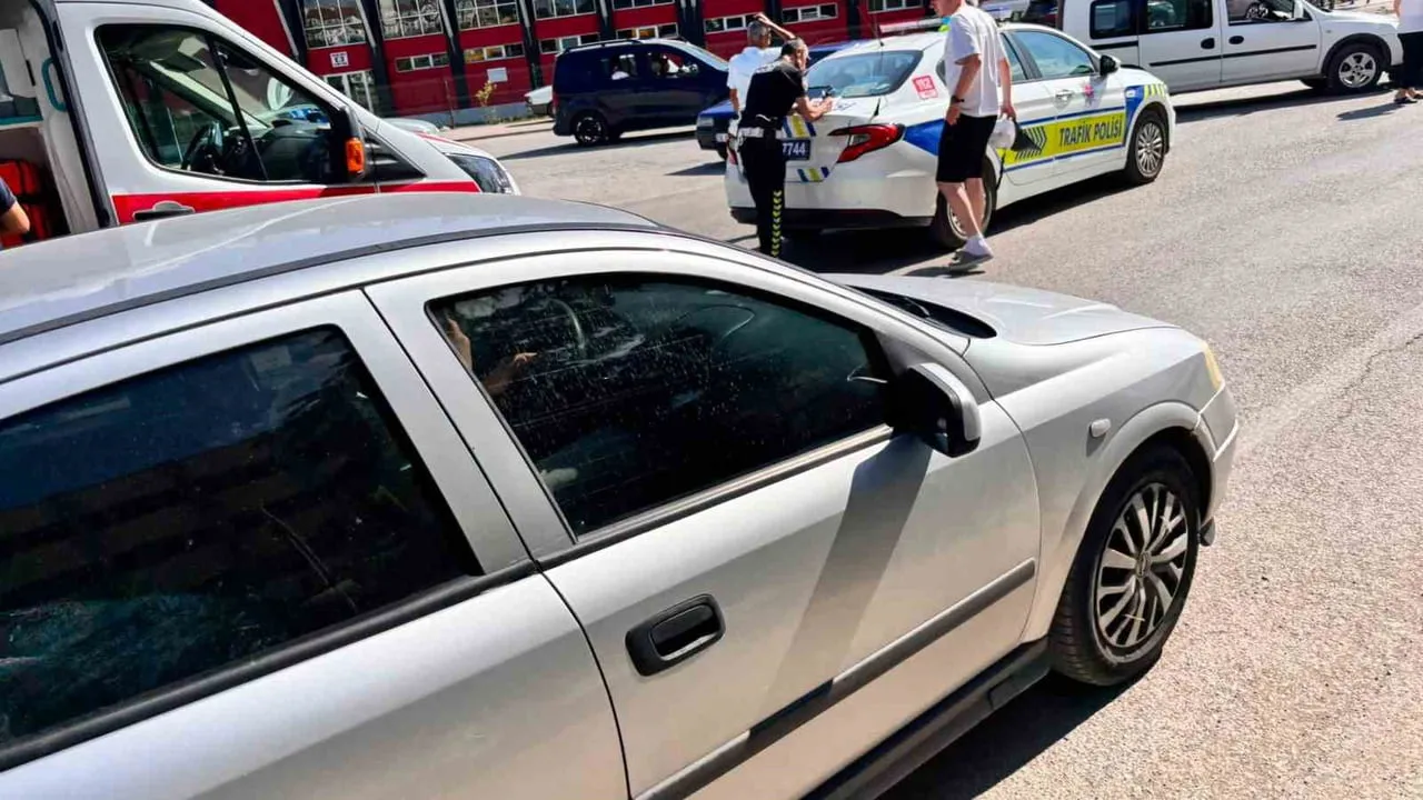Tavşanlı’da otomobil ile motosiklet çarpıştı: 2 yaralı